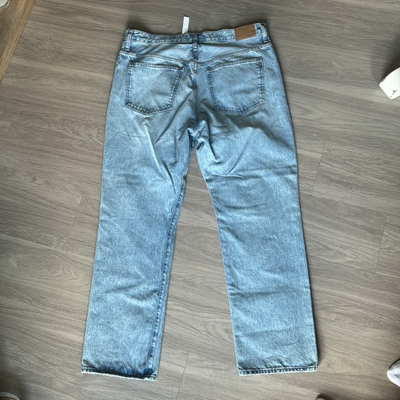 Madewell 90s Straight Jeans in Mercer Wash - Picture 9 of 11